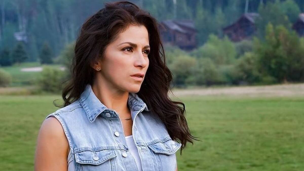 Alessandra Rosaldo defiende estatua de Derbez y dice sentir tristeza por la polémica que causó