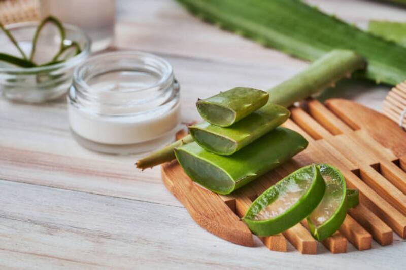 Las propiedades del Aloe Vera lo convierten en un perfecto aliado para fortalecer pestañas débiles o quebradizas.