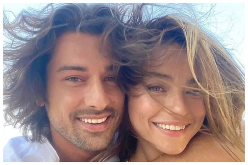 La pareja protagónica de Isla esperanza (El cuento de la isla), Alp Navruz y Ayça Ayşin Turan, llevó su romance de ficción a la realidad.