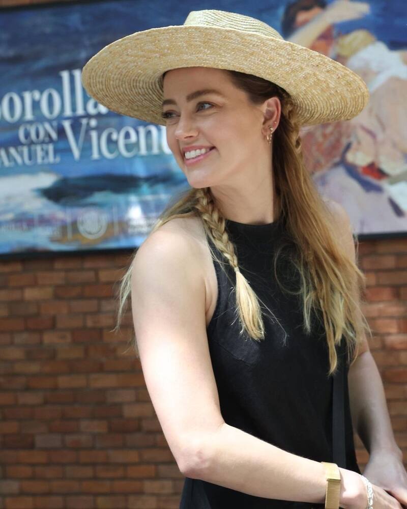 Amber Heard visitó un museo en Madrid y se le vio de lo más relajada - Créditos: Just Jared