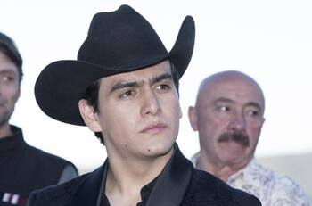 Amiga de Julián Figueroa aclara rumores sobre el último mensaje que recibió del cantante