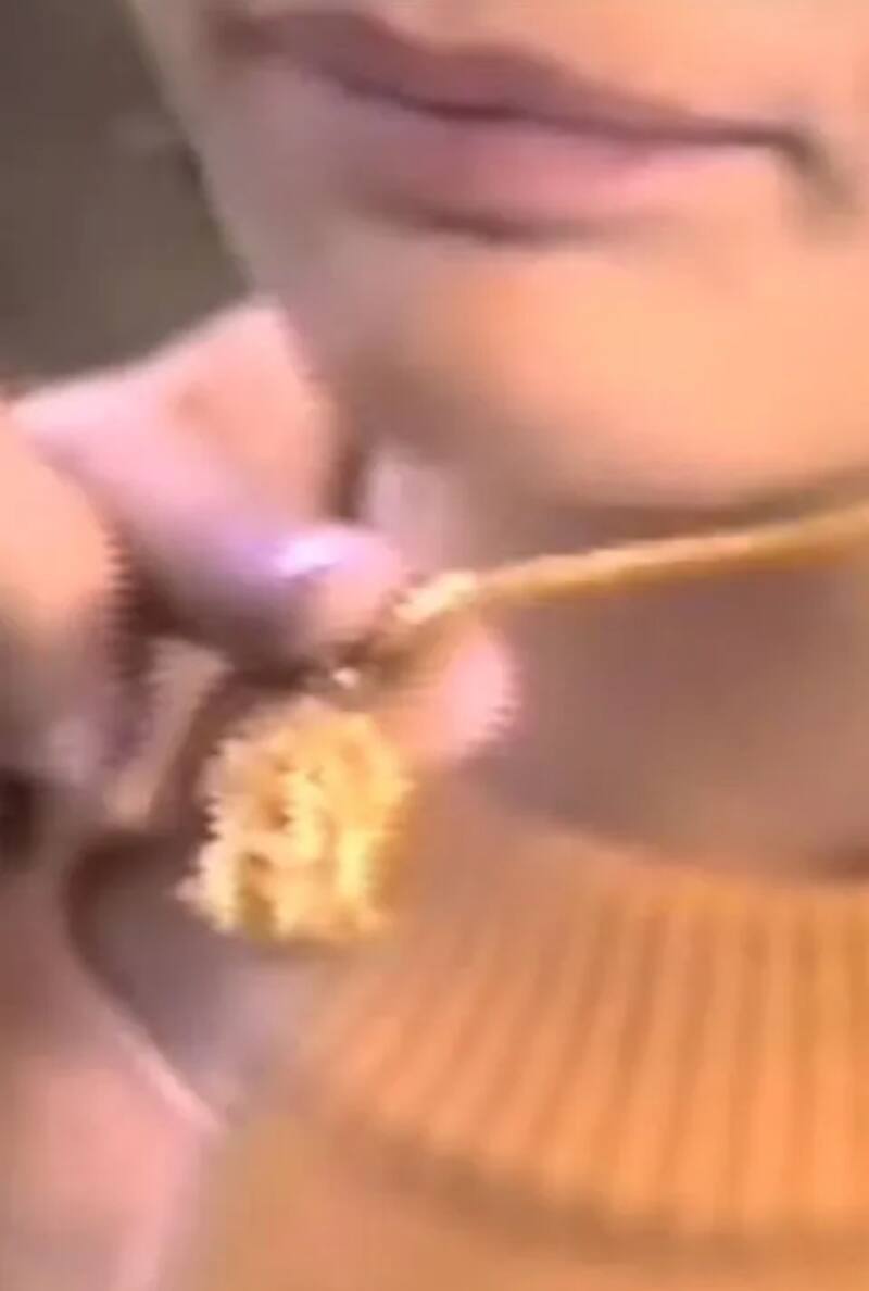 El amuleto de Luis Miguel es un colgante que tiene la cara de cristo.