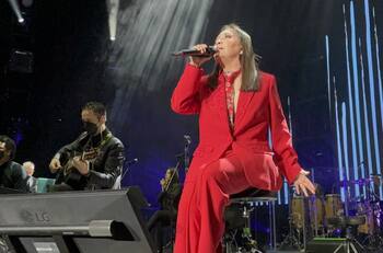 Ana Gabriel fue agredida en un concierto y anuncia su retiro de los escenarios