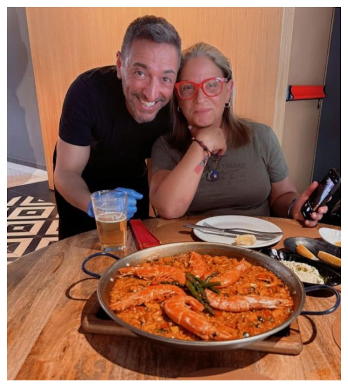 La doctora Polo junto al chef Antonio Fennández-Hijicos, propietario del restaurante preferido de la abogada cubana en Madrid.