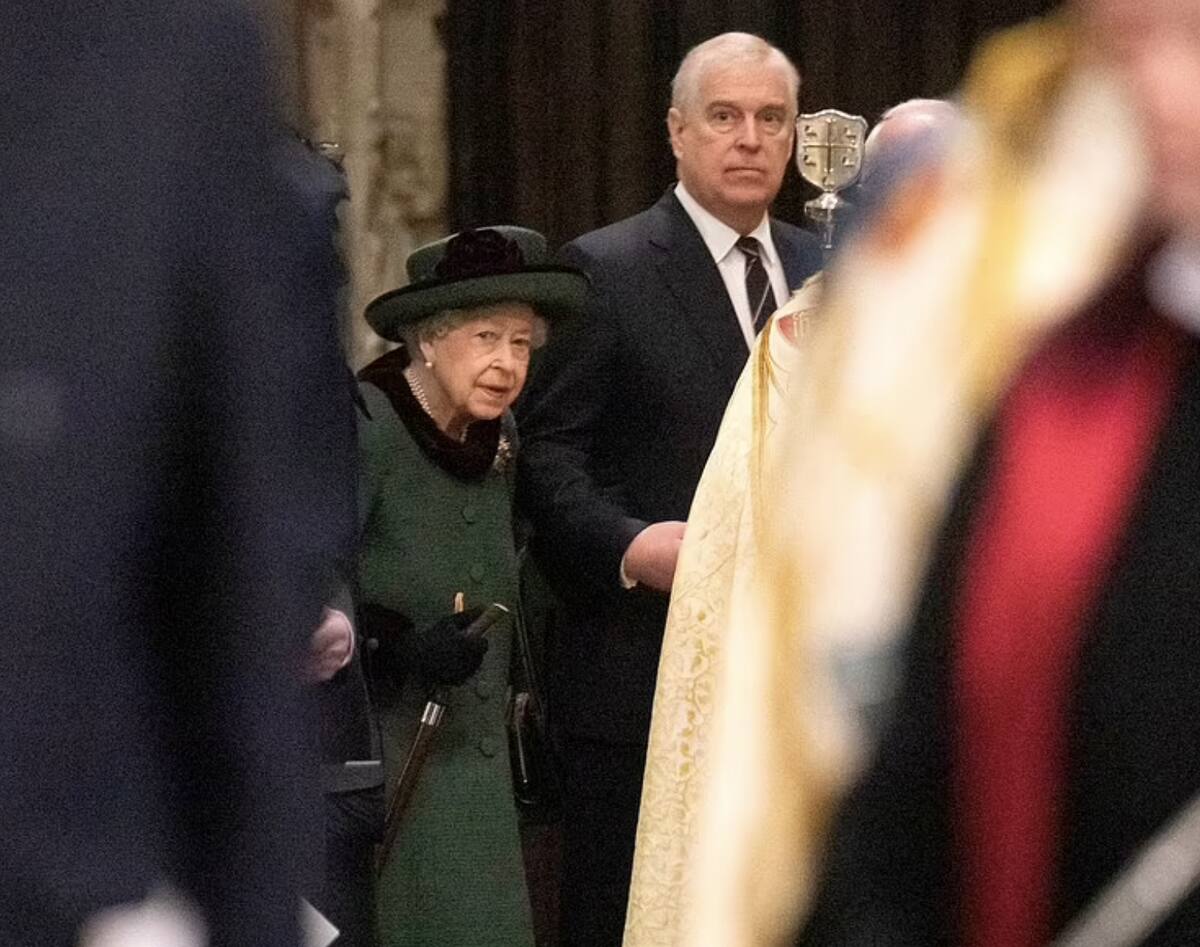 Andrés quiere volver a aparecer con la Reina Isabel. Esta vez en el Derby de Epsom. - Créditos: Instagram
