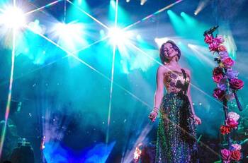 Ángela Aguilar, por primera vez, se muestra en transparencias para portada de revista