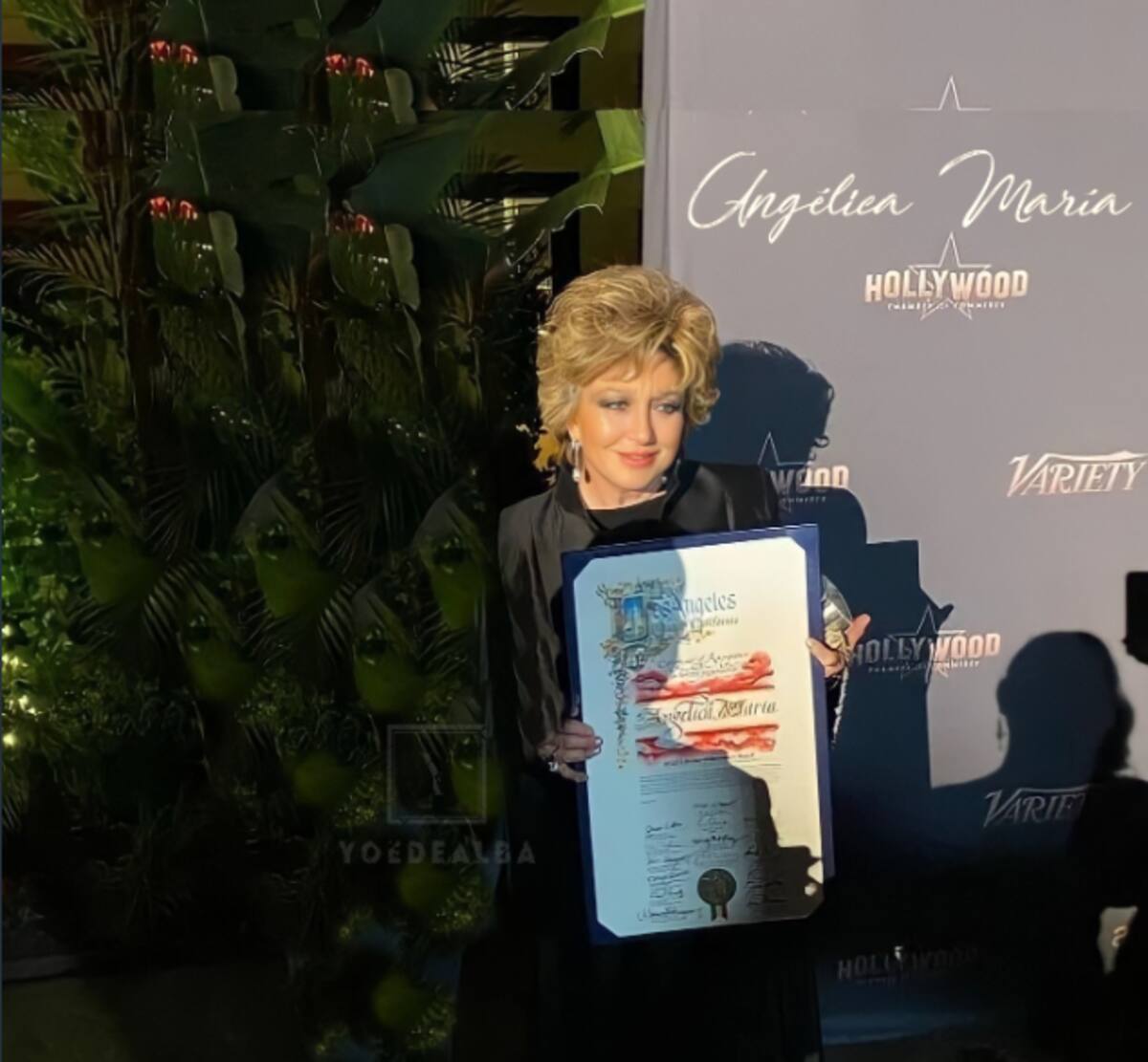 Angélica María y su premio en Hollywood - Créditos: TWITTER