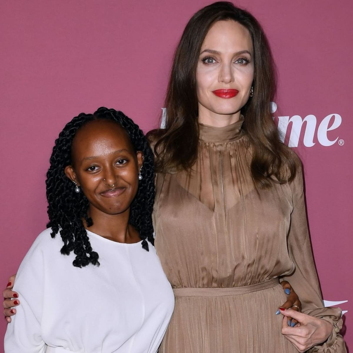 Angelina Jolie acudió a un evento del colegio de su hija Zahara - Créditos: Instagram