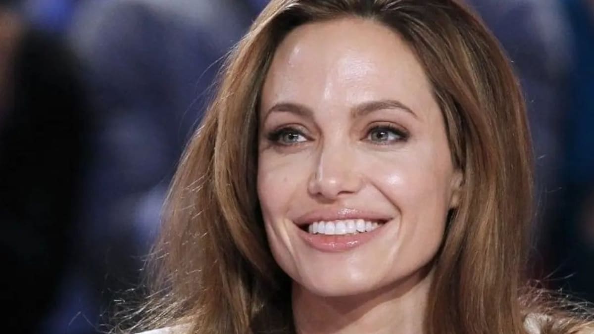 Estas son las admiradas sandalias que Angelina Jolie escogió para utilizar en su tiempo libre