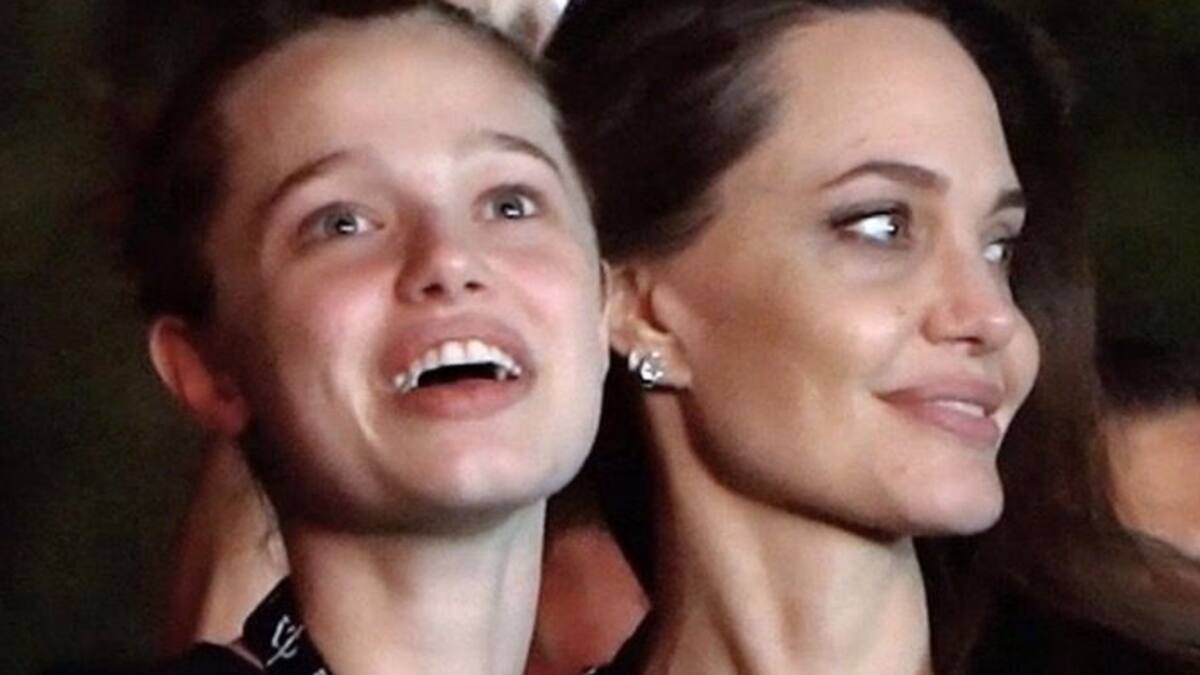 Shiloh Jolie-Pitt acompaña a Angelina Jolie a cita con joven actor en Londres
