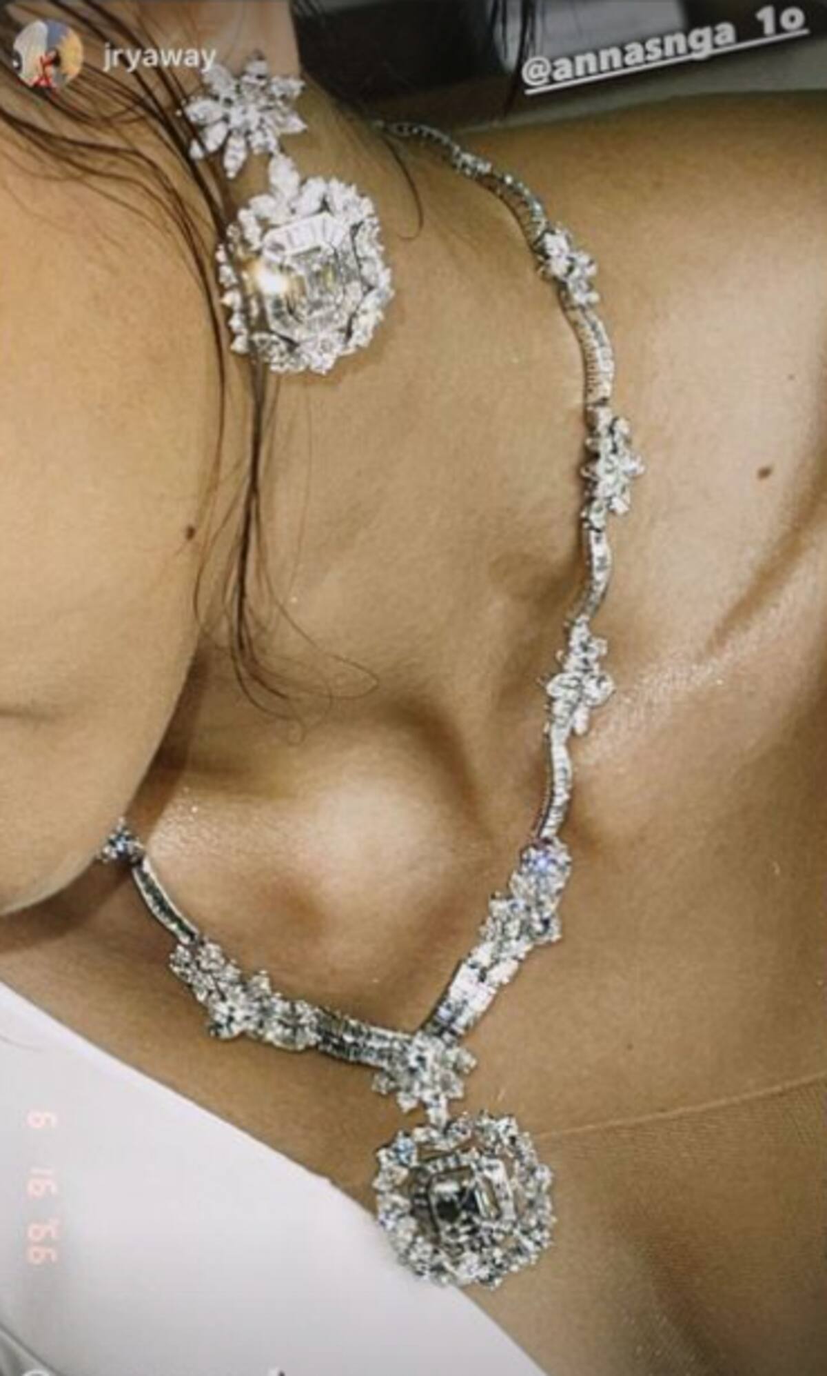 Anna Sueangam-Iam publicó en sus stories de Instagram cómo lucían la joyas de Mouawad, como parte de su trabajo de promoción.