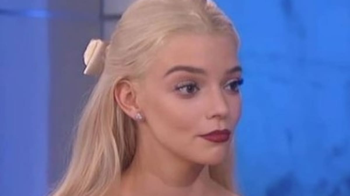 Anya Taylor-Joy se paraliza ante tierno abrazo de peludo admirador