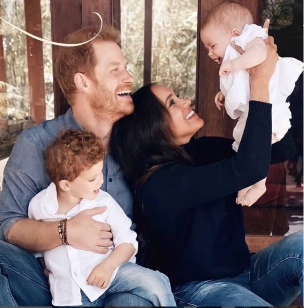 ¿Archie y Lilibet festejan a su primo real August - Créditos: Instagram