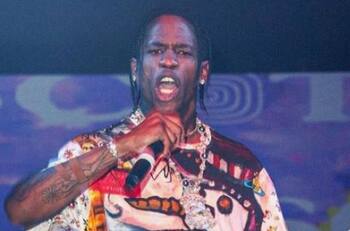 Así fue el regreso de Travis Scott a los escenarios tras la tragedia de Astroworld