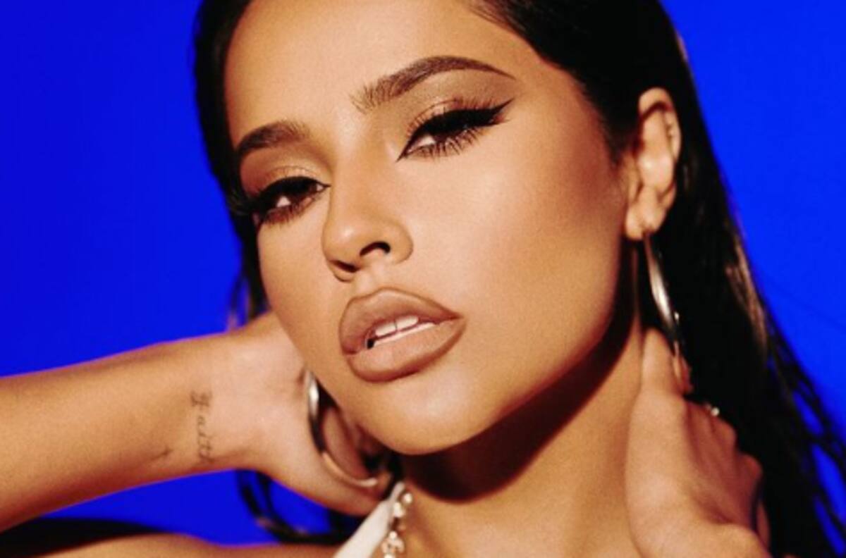 Becky G se incomoda por acción de un fan y aplauden su forma de reaccionar