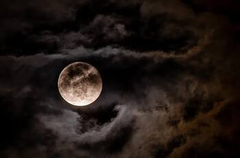 Así vivirán algunos signos del zodiaco la primera Luna Llena de 2023