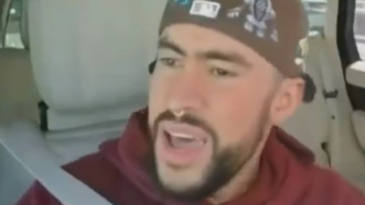 Bad Bunny asombra en karaoke junto a James Corden cantando temas de Harry Styles y Ariana Grande