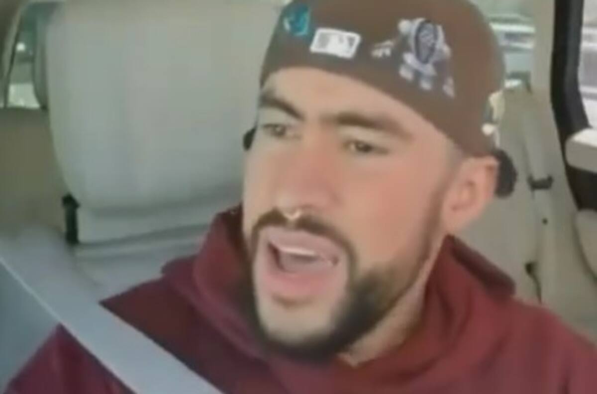 Bad Bunny asombra en karaoke junto a James Corden cantando temas de Harry Styles y Ariana Grande