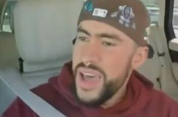 Bad Bunny asombra en karaoke junto a James Corden cantando temas de Harry Styles y Ariana Grande