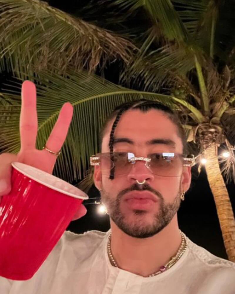 Bad Bunny se vuelve viral en las redes tras romper el celular de una fan - Créditos: Instagram