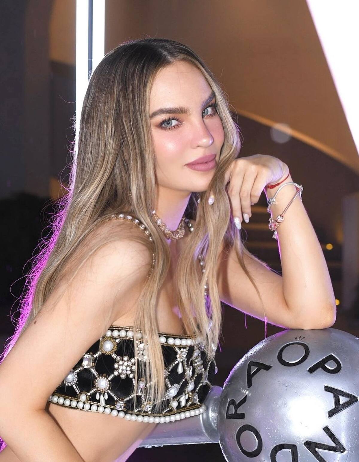 La cantante mexicana Belinda se llenó de reaccionees y comentarios por su maravilloso sentido de la moda.