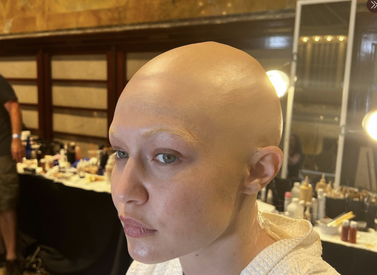 Bella y Gigi Hadid lucen irreconocibles con la cabeza rapada - Créditos: Twitter