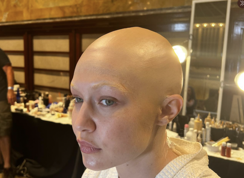 Bella y Gigi Hadid lucen irreconocibles con la cabeza rapada - Créditos: Twitter