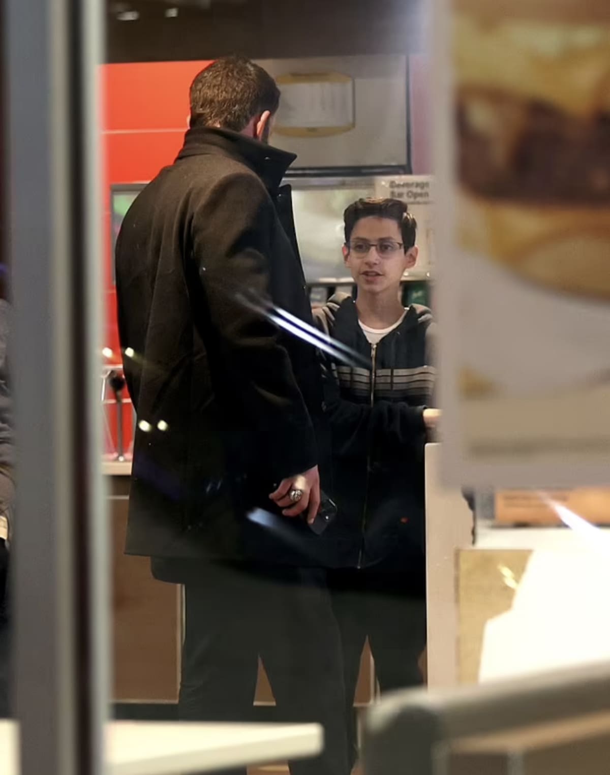 Ben Aflleck y Max tuvieron una pequeña convivencia. - Créditos: Daily Mail
