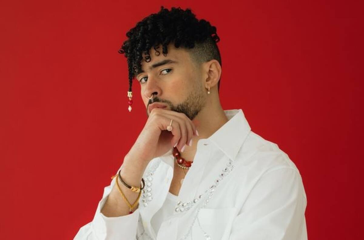 Bad Bunny sufre baja de popularidad pero ahora también arriesga juicio por lanzar móvil de fan