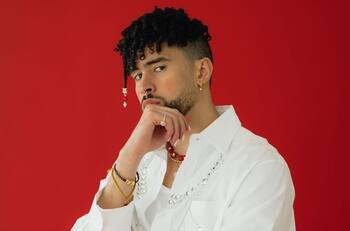 Bad Bunny sufre baja de popularidad pero ahora también arriesga juicio por lanzar móvil de fan