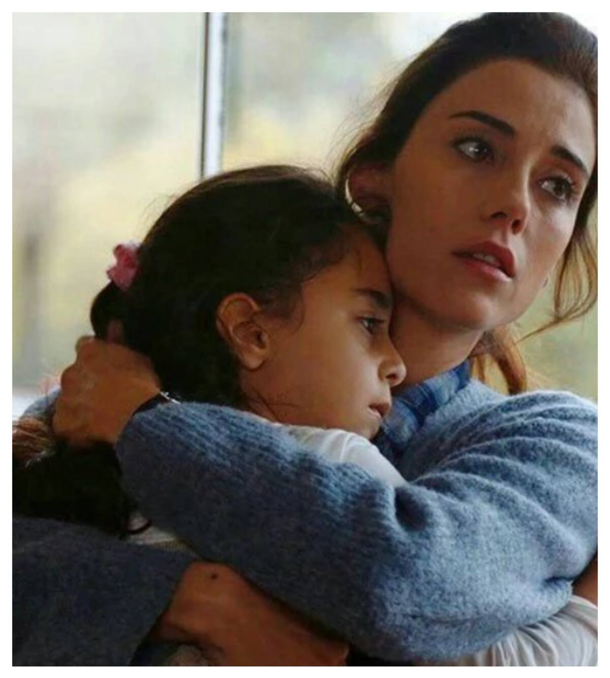 Beren Gökyıldız junto a la actriz Cansu Dere formaron una dupla dramáticamente muy poderosa.