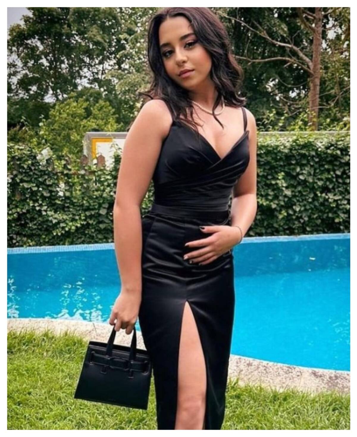 Beren Gökyıldız luce su vestido para la fiesta de graduación de la educación primaria.