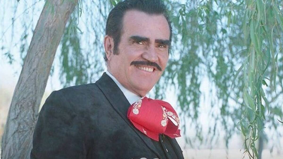 Televisa y Univisión dicen ser víctimas de "censura" por bioserie de Vicente Fernández