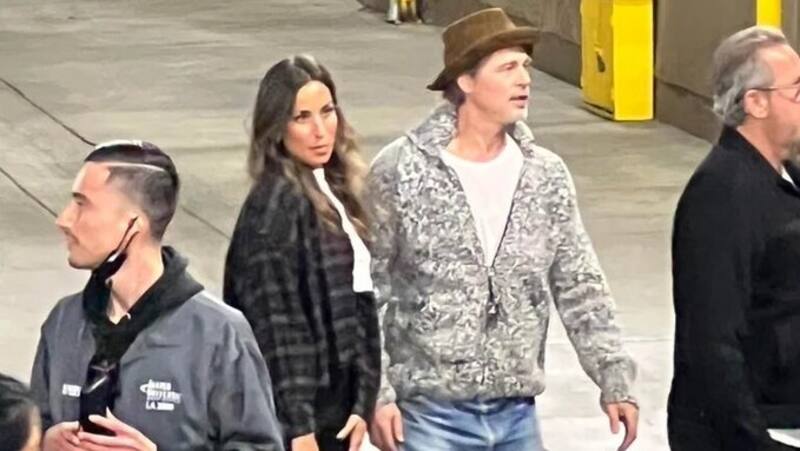 Brad Pitt e Ines de Ramon fueron vistos en escapada romántica a Paris - Créditos: Twitter