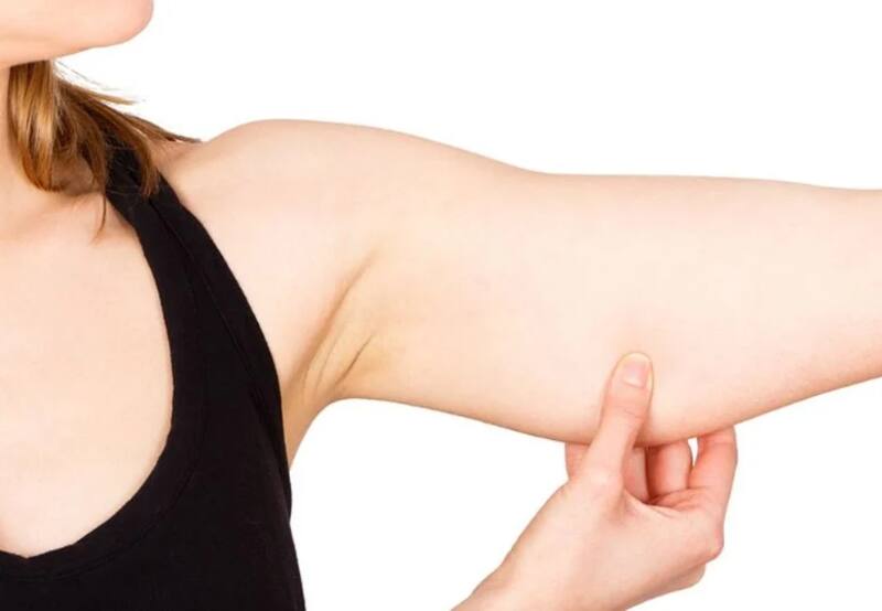 El bicarbonato de sodio mezclado con aceite de coco puede ser un gran aliado para combatir las alas de murciélago.