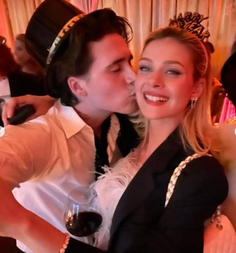 Brooklyn Beckham y Nicola Peltz cumplen 3 años y familia Beckham ni se pronuncia La pareja parece seguir en una luna de miel - Créditos: Instagram