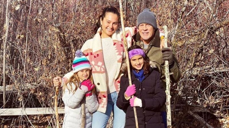 Bruce Willis aparece al lado de su hija menor con un esperanzador mensaje sobre su salud - Créditos: Instagram