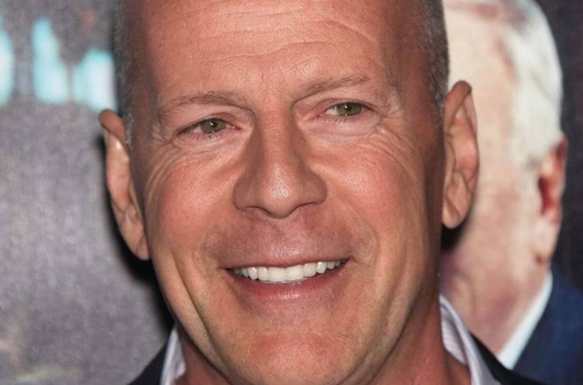 Bruce Willis reaparece sonriente junto a un pequeño fan en sorpresiva salida por California