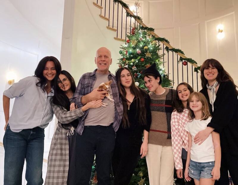Bruce Willis ha estado rodeado de sus familia desde que le diagnosticaron afasia - Créditos: Instagram