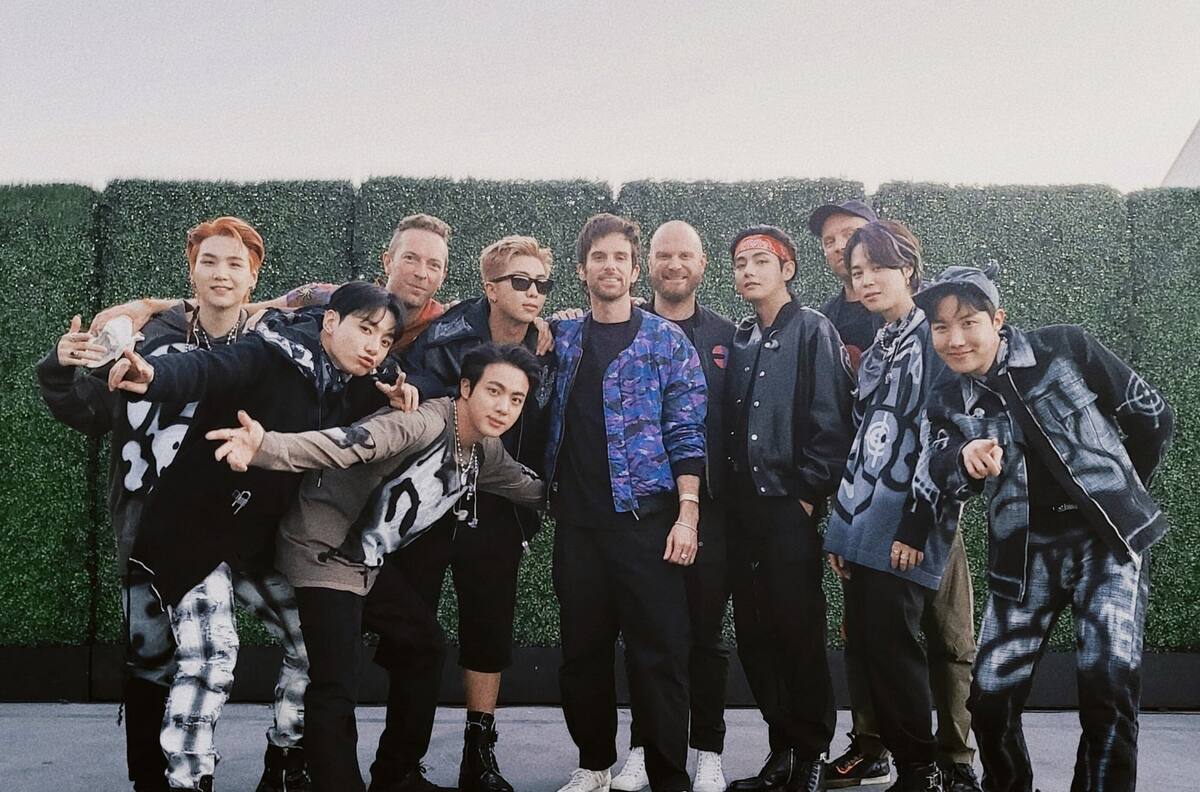 BTS, Chris Martin y Dakota Johnson, presumen su cercana amistad con este encuentro