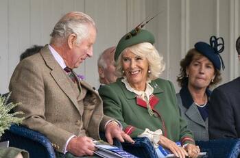 La reina consorte Camila es quien mantiene a raya el enojo de Carlos III