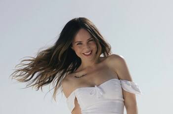 Las arriesgadas fotos de Camila Sodi que provocaron hasta a su tío Tommy Mottola