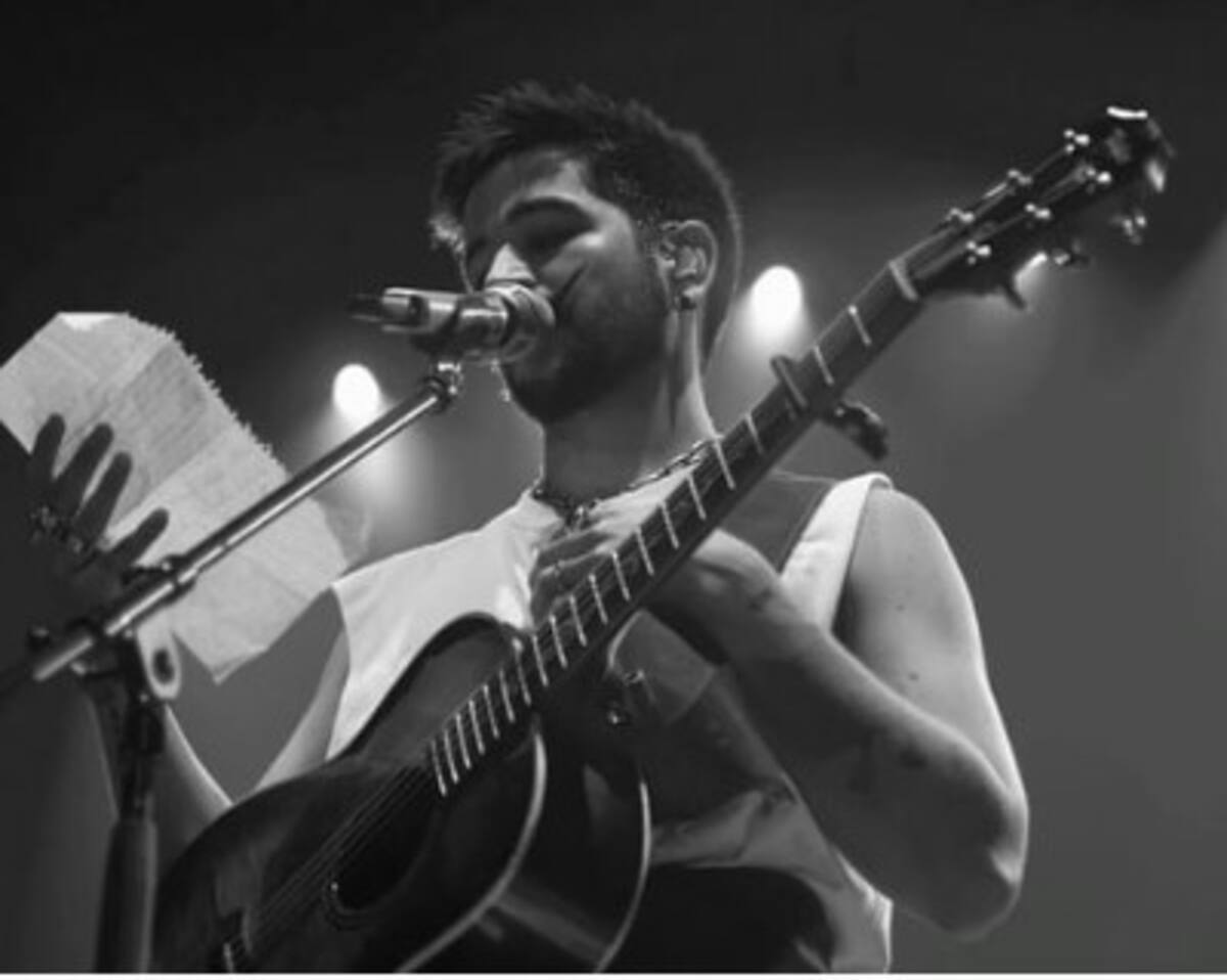 Camilo estremecido por carta de fan; mira lo que hizo en pleno concierto - Créditos: Instagram