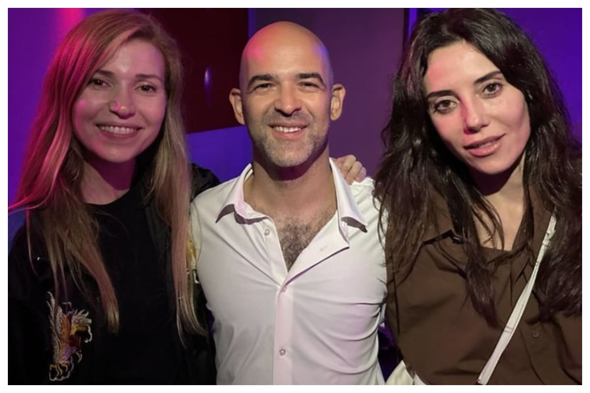 Cansu Dere junto al cantante turco Murat Evgin y a su amiga, la actriz alemana-turca Selma Ergeç, tras el show del músico en Madrid.