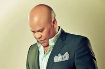 La devastadora noticia que recibió famoso cantante de merengue en pleno show