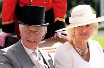 El vínculo del Príncipe Carlos con Osama Bin Laden escandaliza al Reino Unido