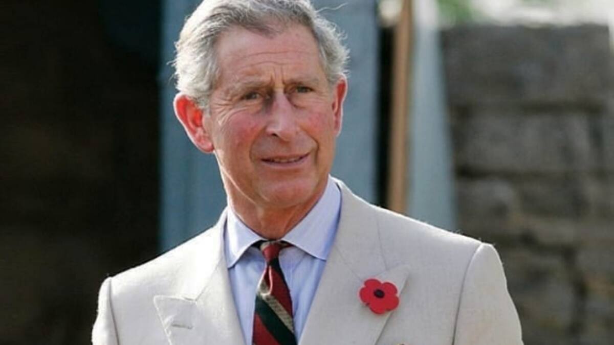 Rey Carlos III está consternado por la epidemia que está matando a sus cisnes