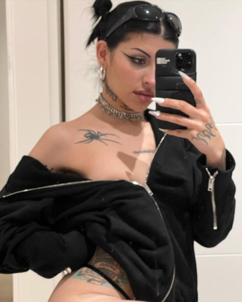 Cazzu se muestra casi al natural para su cuenta de Instagram - Créditos: Instagram