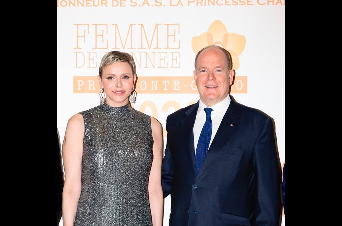 Charlene de Mónaco aparece junto al príncipe Alberto sonriente y con su lujosa sortija de casada