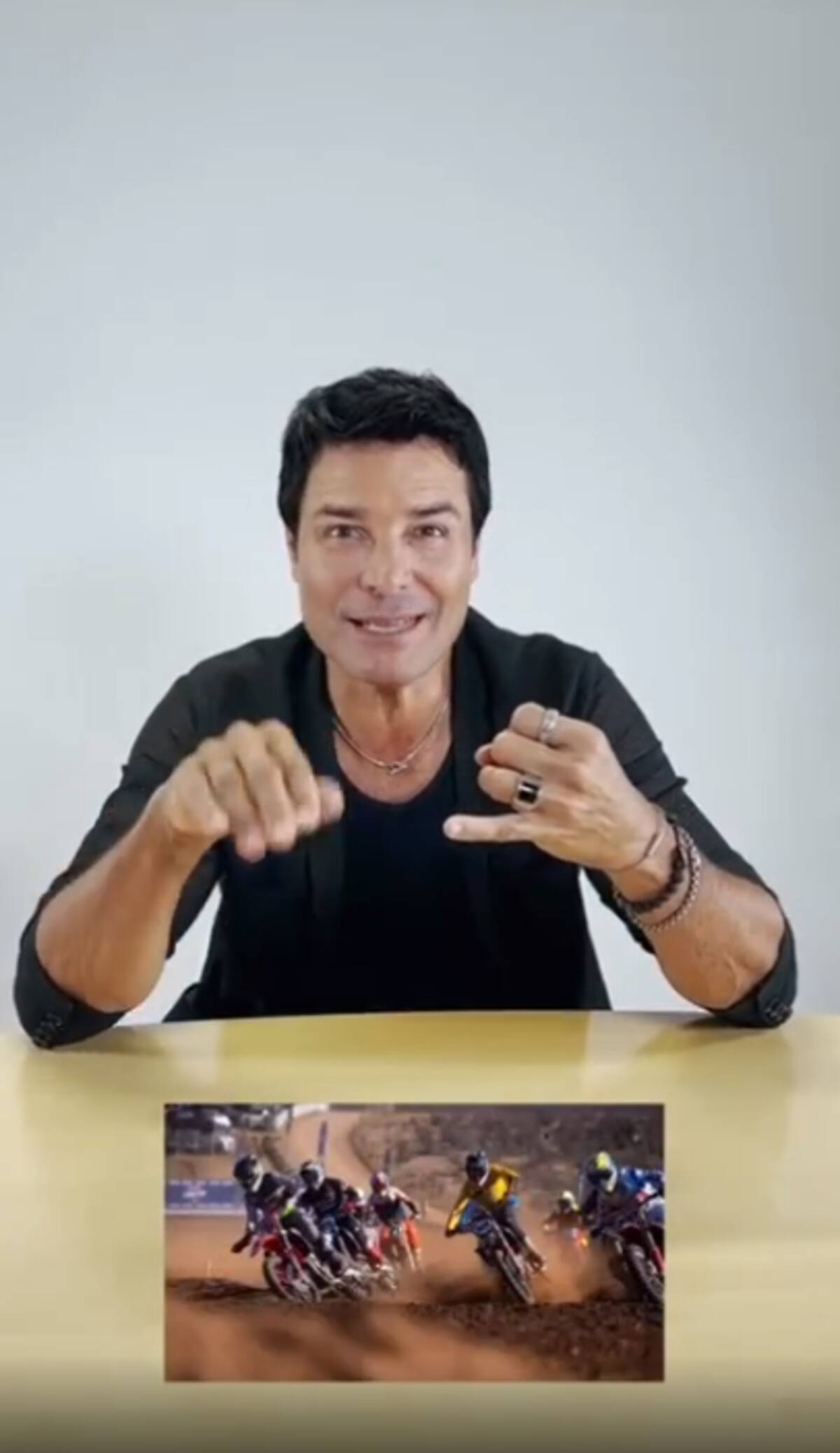 Chayanne luce un rostro rejuvenecido en sus últimos videos musicales. - Créditos: Instagram